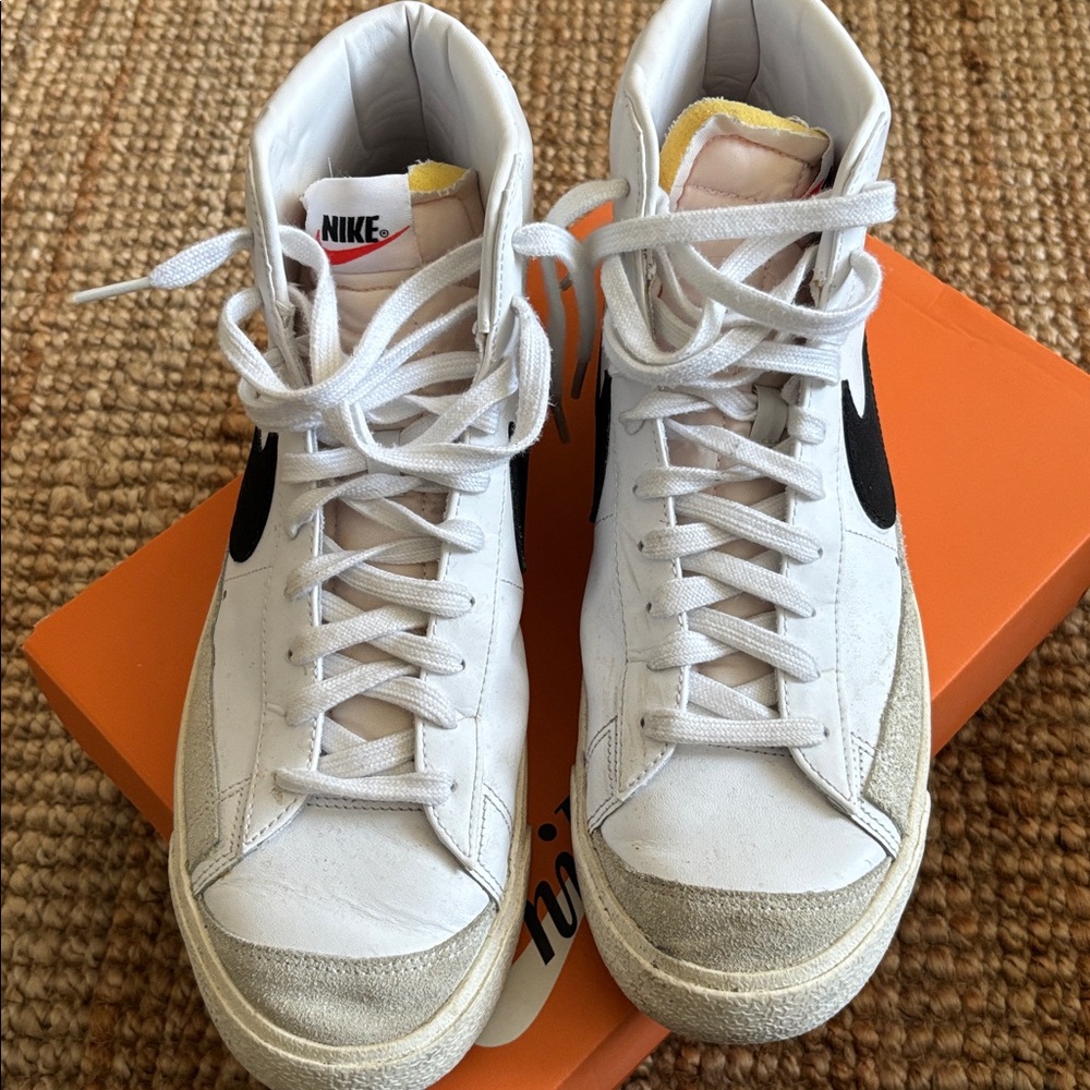 Nike White and Black Blazer Mid ‘77 Vintage - Picture 3 of 7